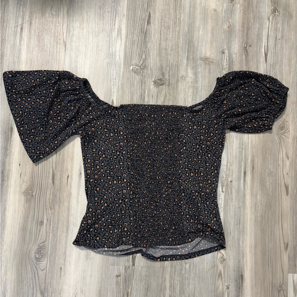 Express Gray Ruched Puffed Sleeve Blouse - Picture 2 of 7